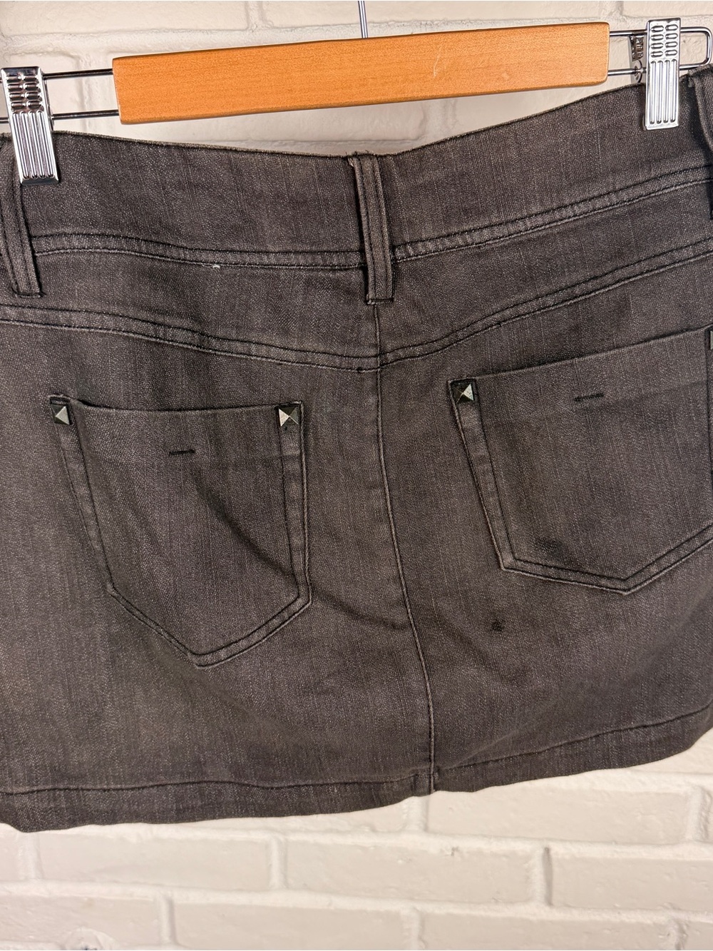 Guess Black Studded Denim Mini Skirt Size 28 Y2K Low Rise Stretch Skirt - Picture 8 of 8